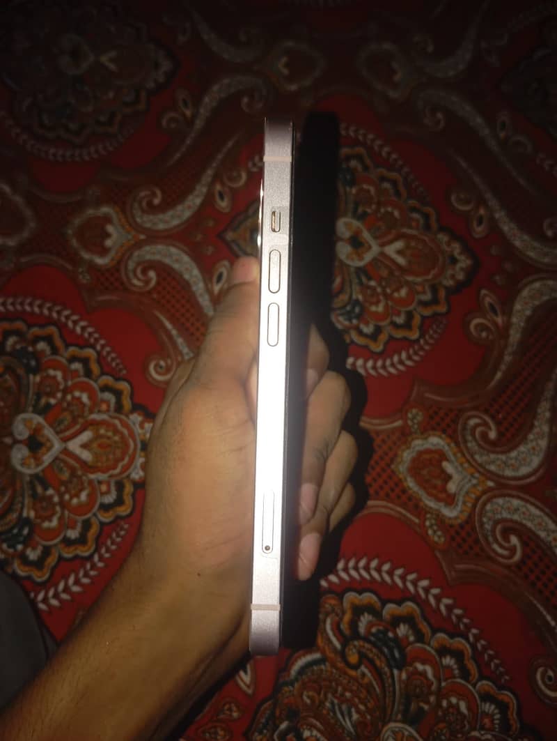Apple iPhone 13 2