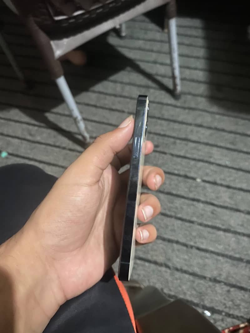 Apple iPhone 12 pro 3