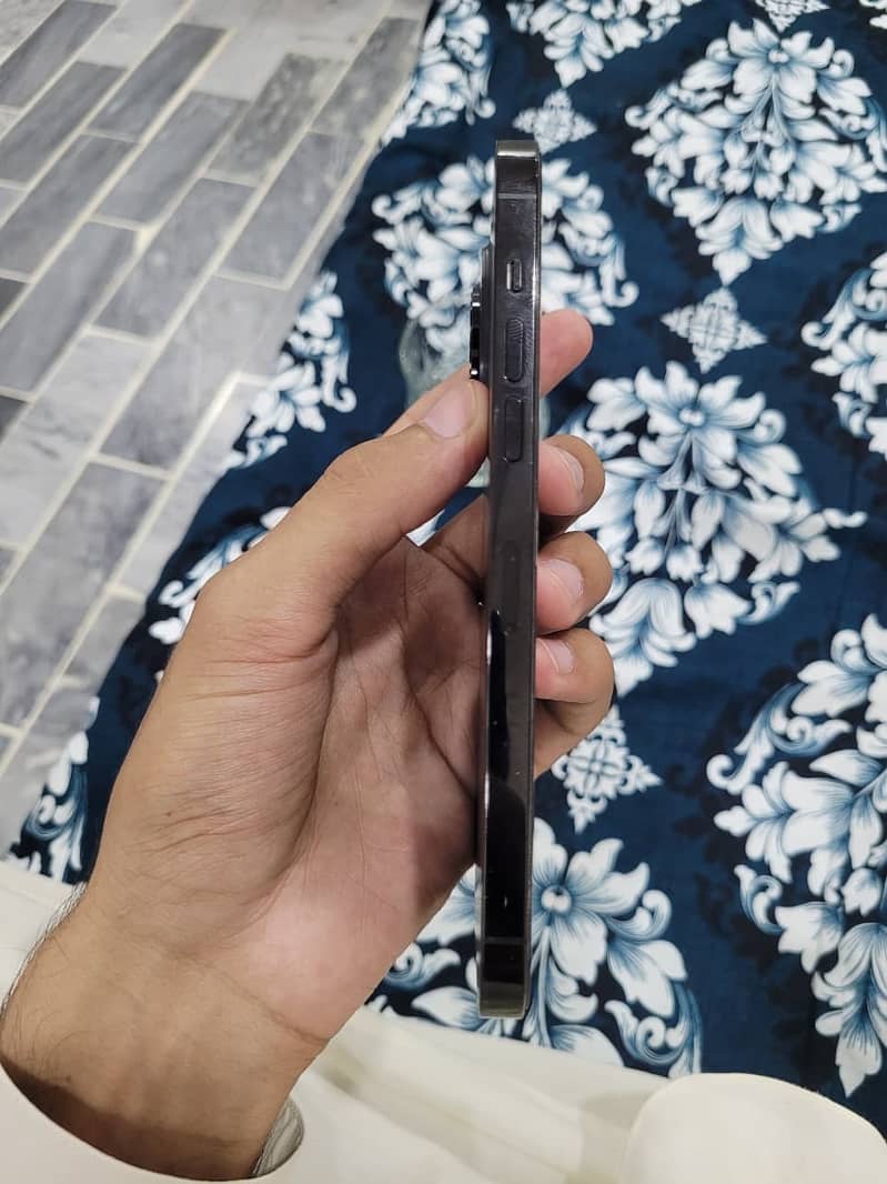 Apple iPhone 14 Pro Max 4