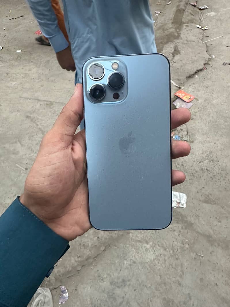 Apple iPhone 13 Pro Max 1