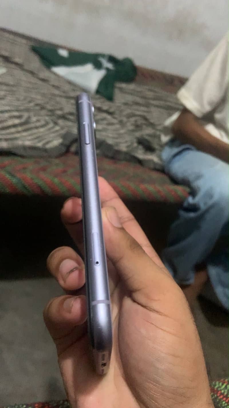 Apple iPhone 11 3
