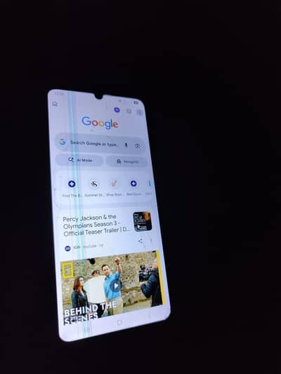 Samsung Mobile A05 phone me halki c lines hai bs