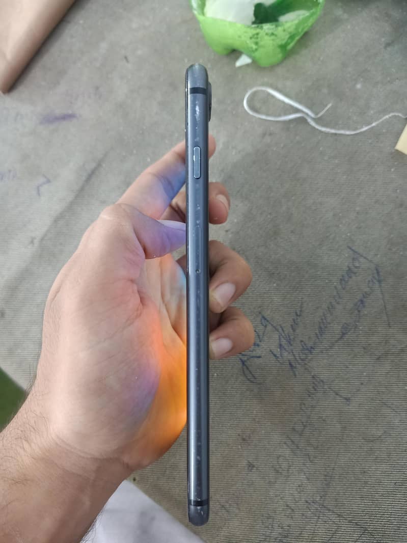 Apple iPhone 8 Plus 4