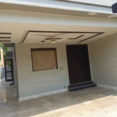 10 Marla Owner build Solid construction House Available F Sale