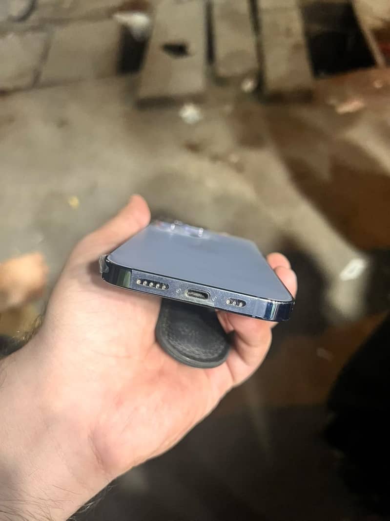 Apple iPhone 13 Pro 2