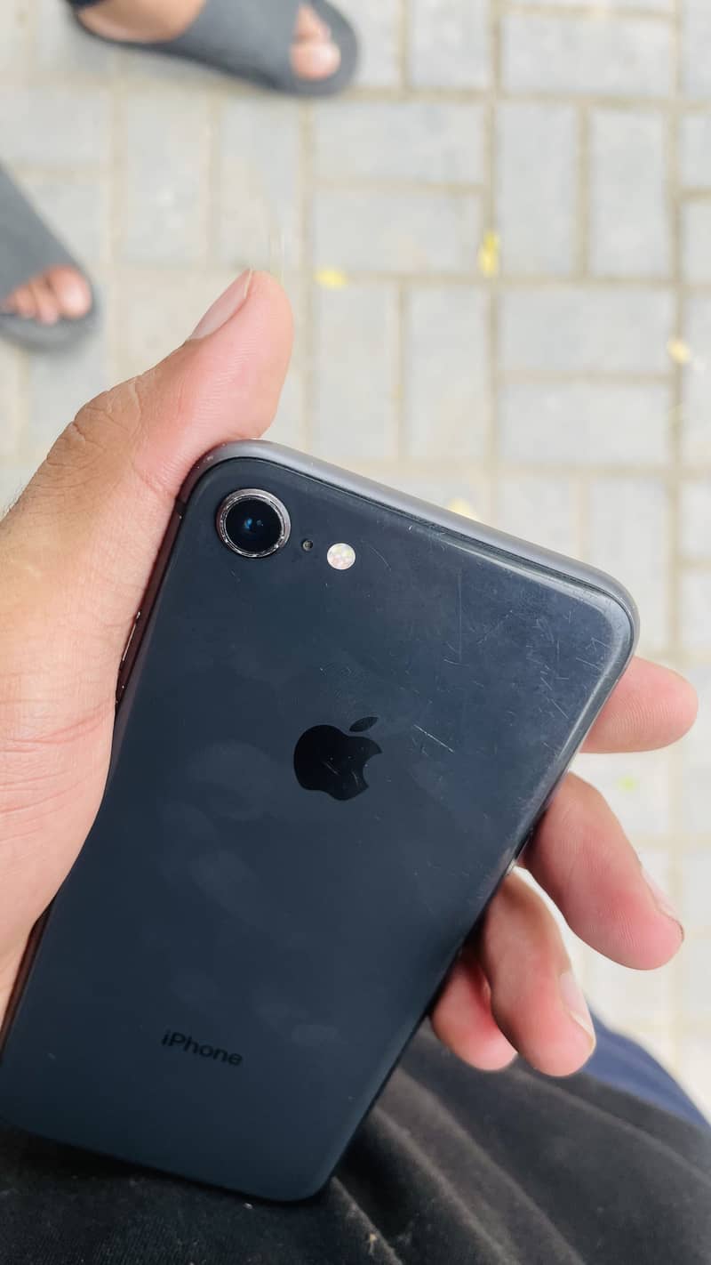 Apple iPhone 8 5