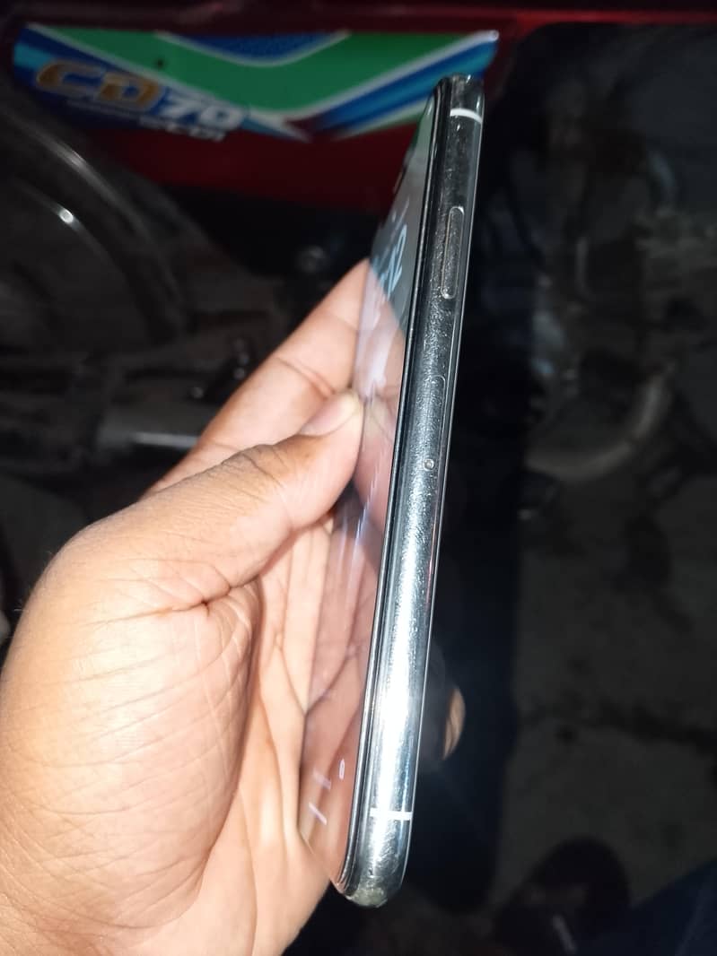 Apple iPhone X 3