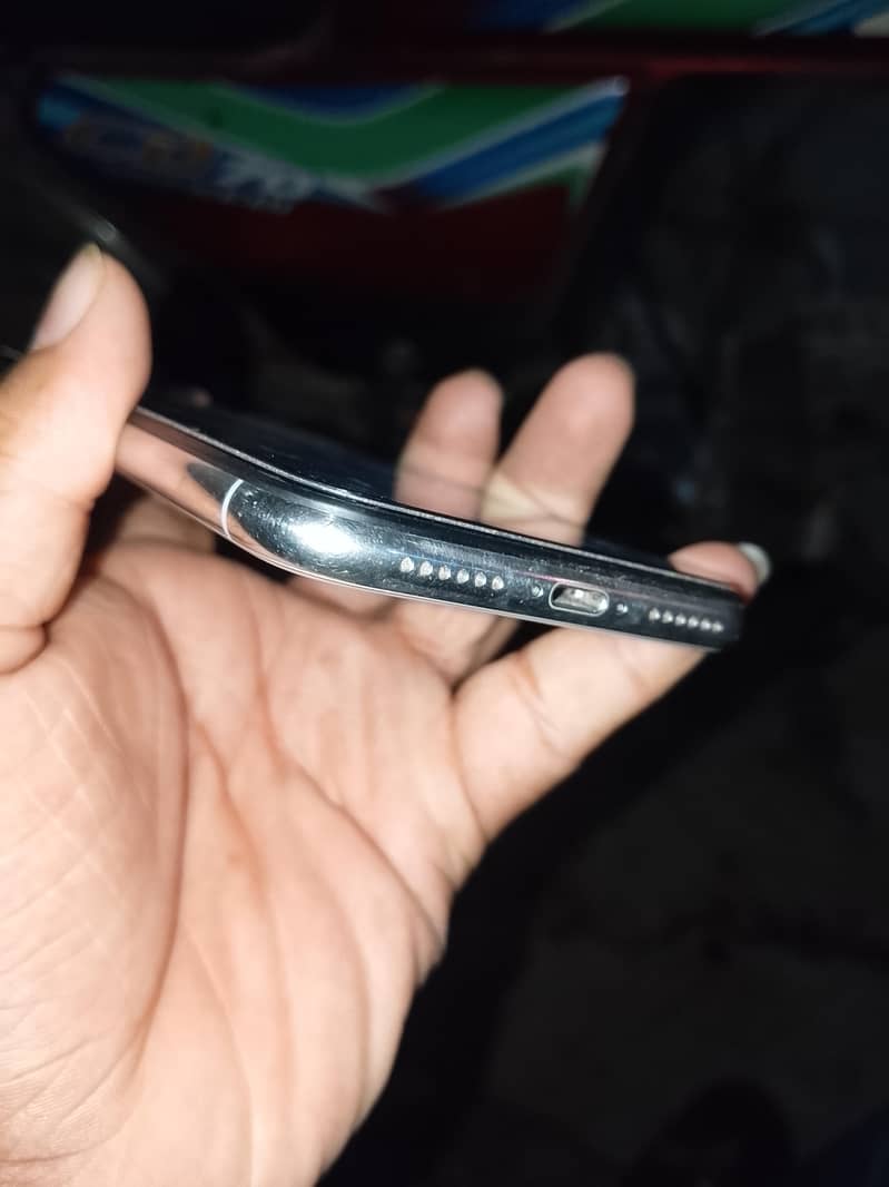 Apple iPhone X 4