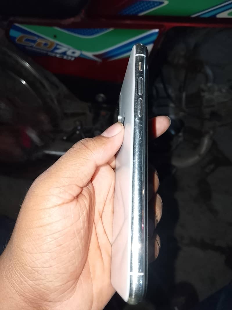 Apple iPhone X 5