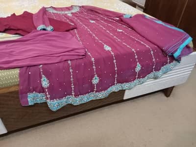 2 tym used pinkish clr urgent sale