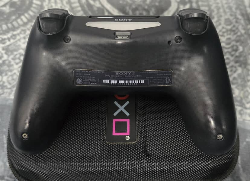 Playstation 4 Gen 2 Controller with Case 1