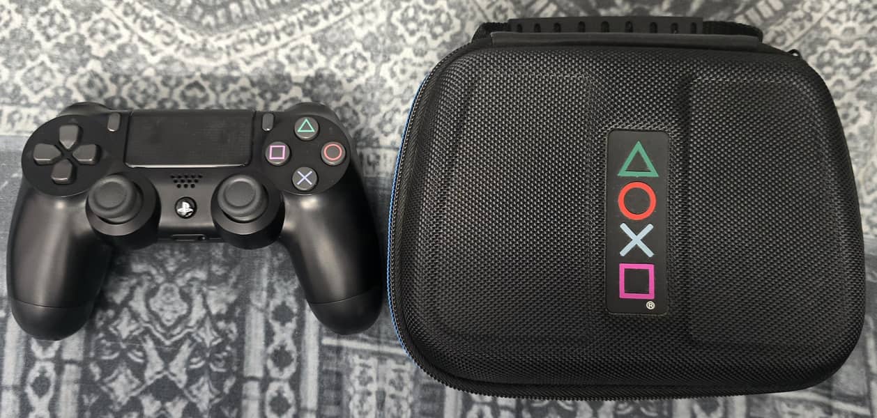 Playstation 4 Gen 2 Controller with Case 2
