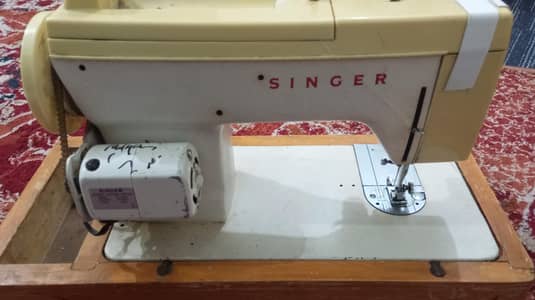 SINGER SEWING MACHINE