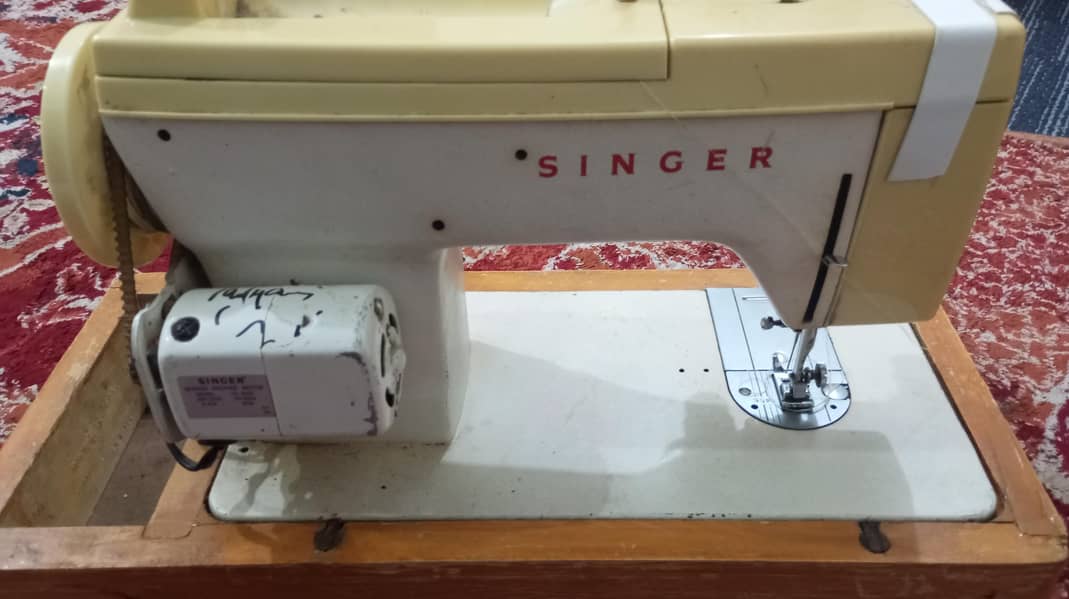 SINGER SEWING MACHINE 0