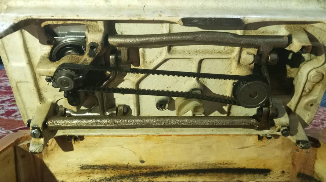 SINGER SEWING MACHINE 2
