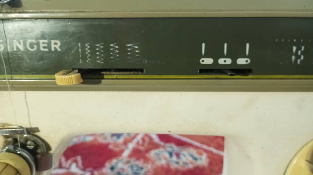 SINGER SEWING MACHINE 4