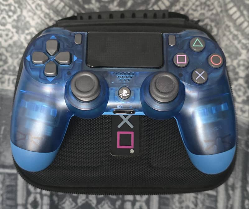 Playstation 4 Gen 2 Controller with Case 0