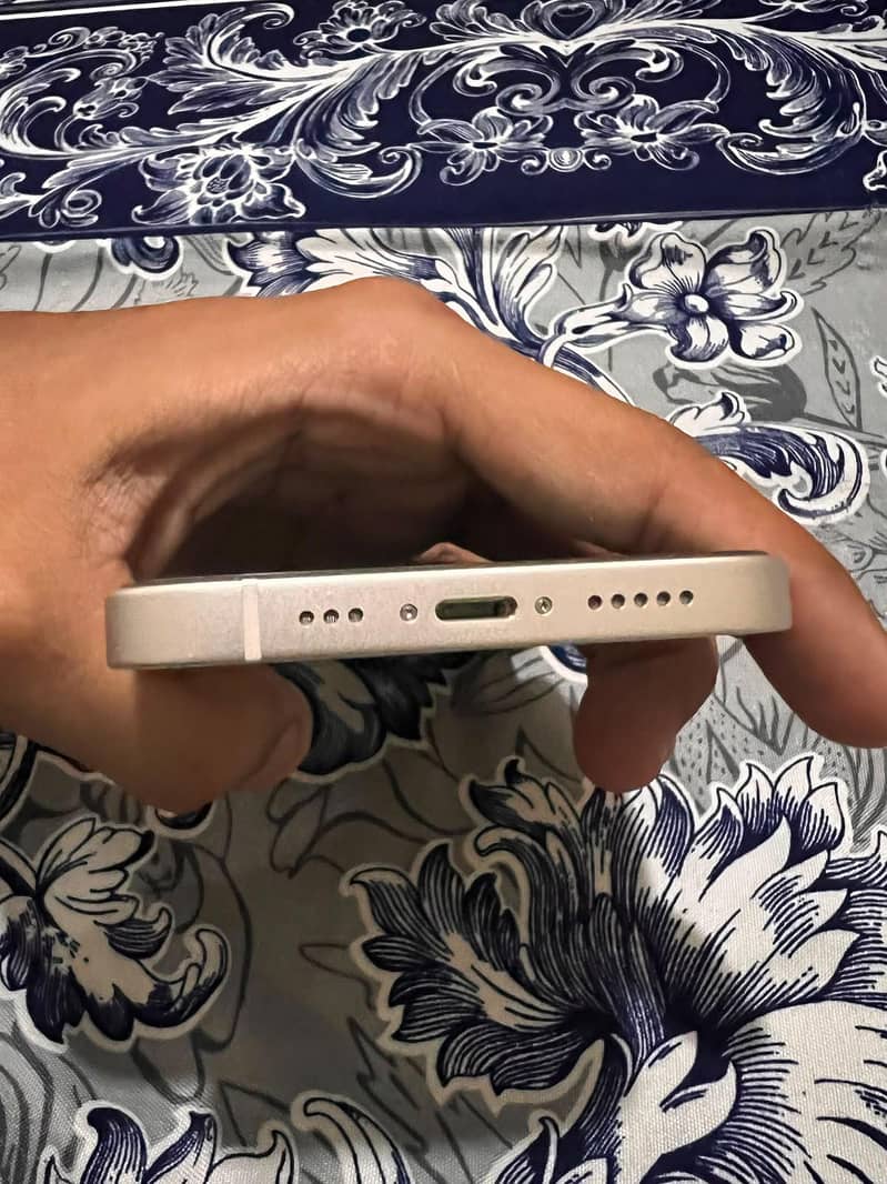 Apple iPhone 14 3