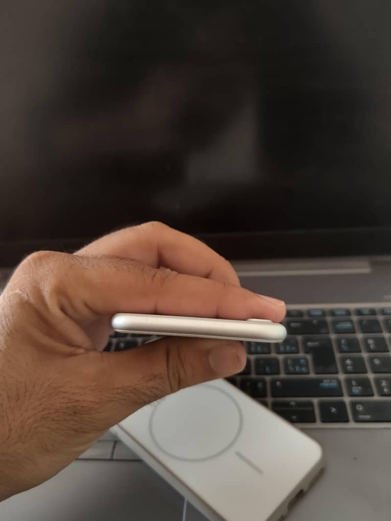 Apple iPhone 7 3