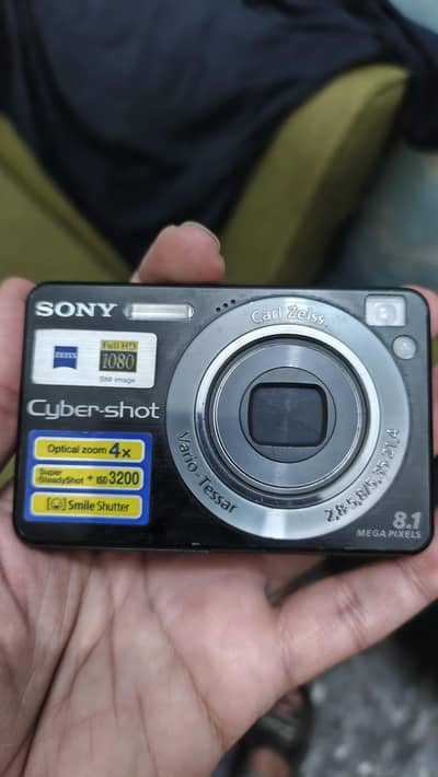 Sony ybershot Full Hd 1080 , Super steady shot and smile shutter