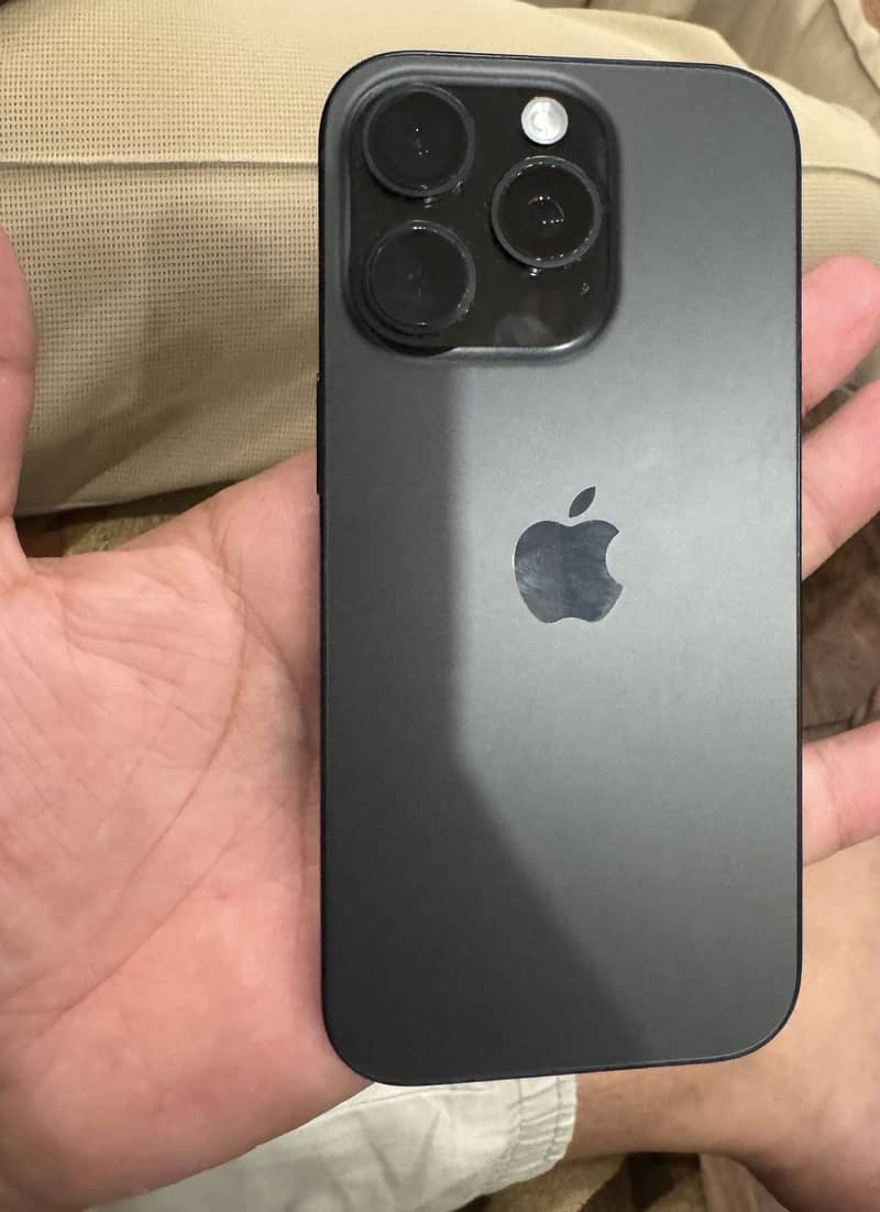 Apple iPhone 16 Pro 1