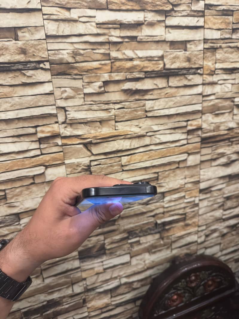Apple iPhone 16 Pro 4