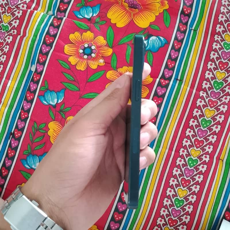 Apple iPhone 13 3