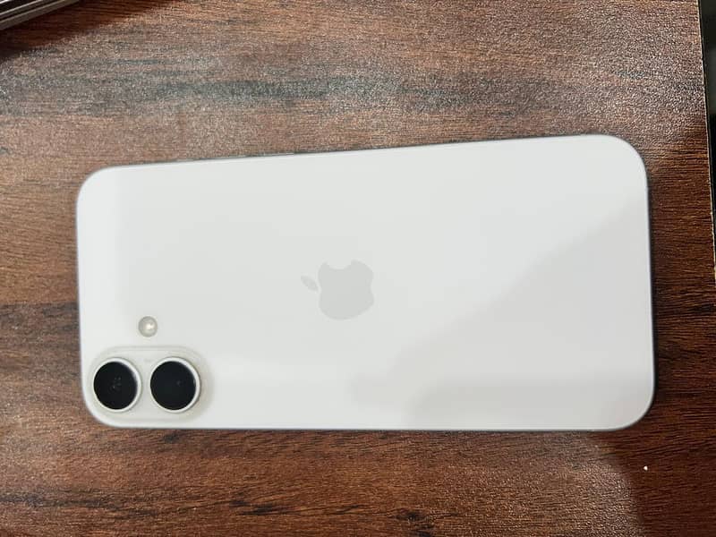 Apple iPhone 16 Plus 0