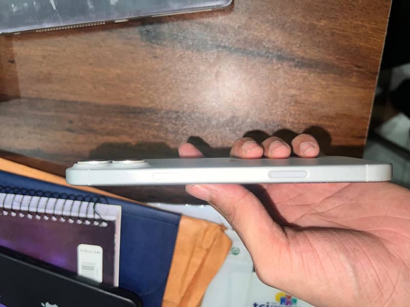 Apple iPhone 16 Plus 4