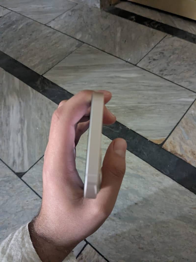 Apple iPhone 13 4
