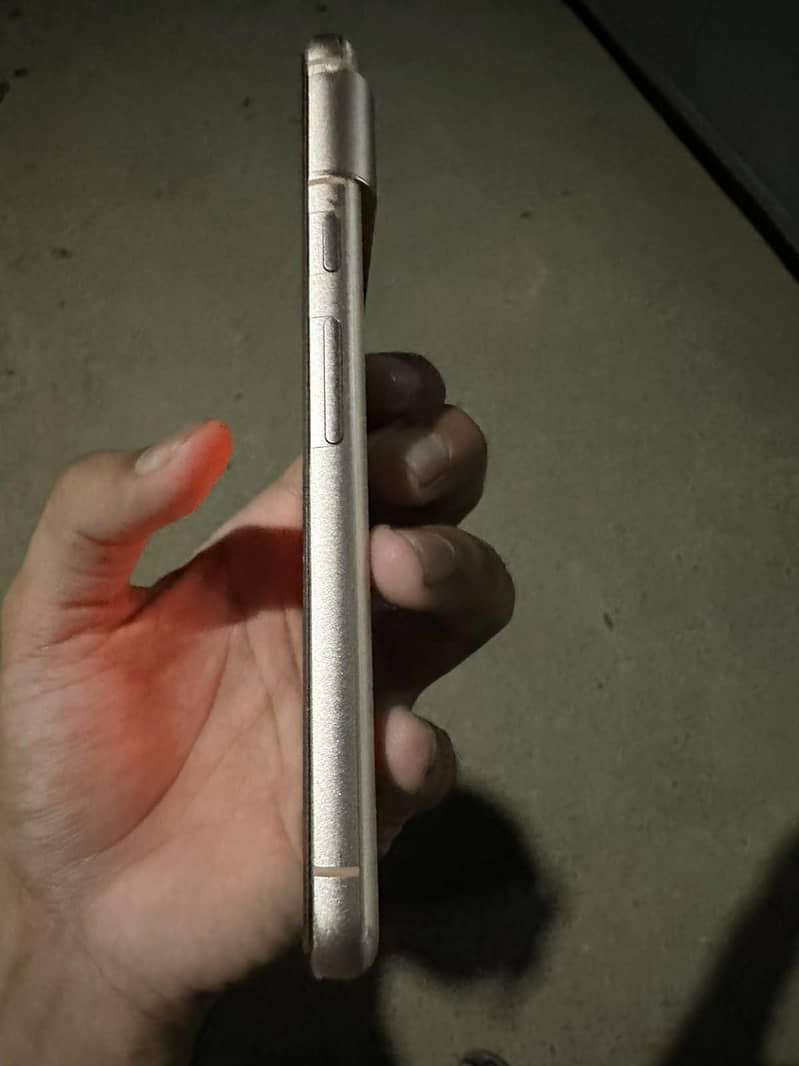 Google Pixel 8 4