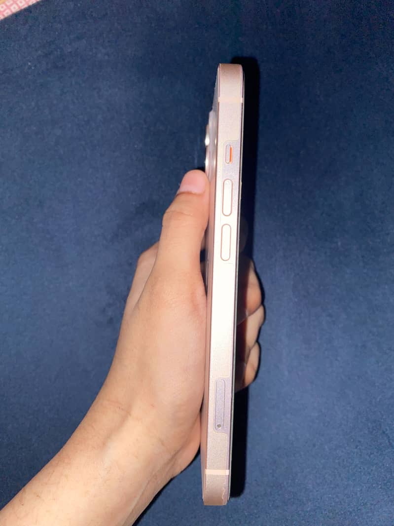 Apple iPhone 13 1