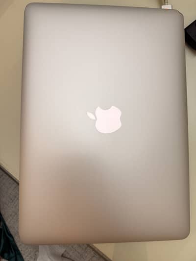 Apple MacBook Air 13" (2017) - Core i5 / 8GB RAM / 128GB - 1st Owner