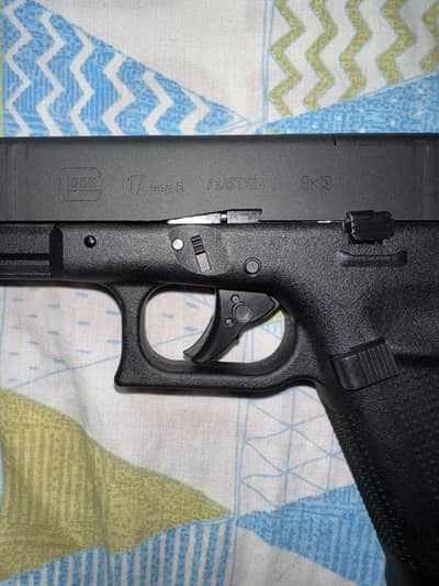 CO₂-powered Glock 17 Gen 5 air pistol
