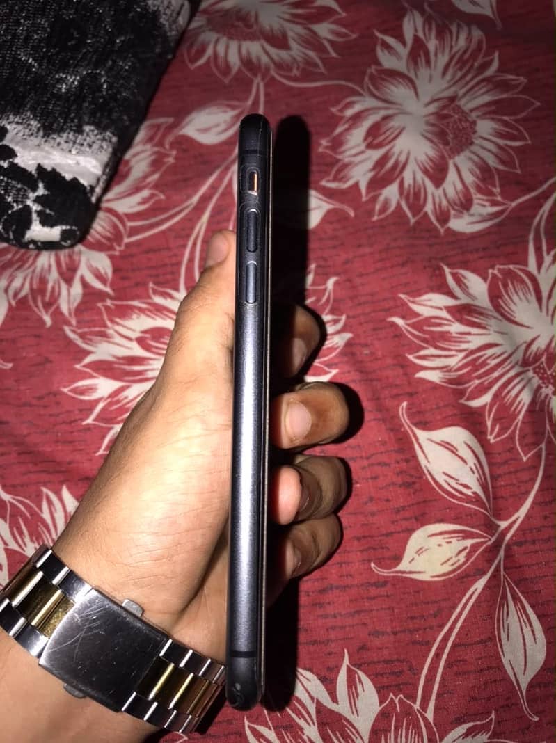 Apple iPhone 11 3