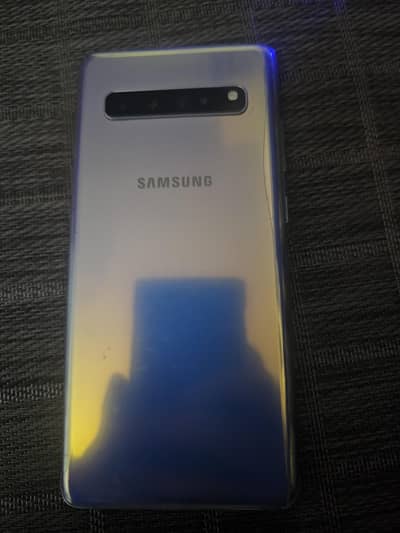 Samsung Galaxy S10 5G in 10/10 condition