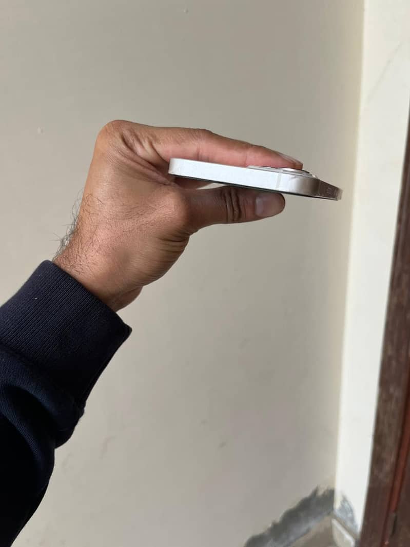 Apple iPhone 13 1