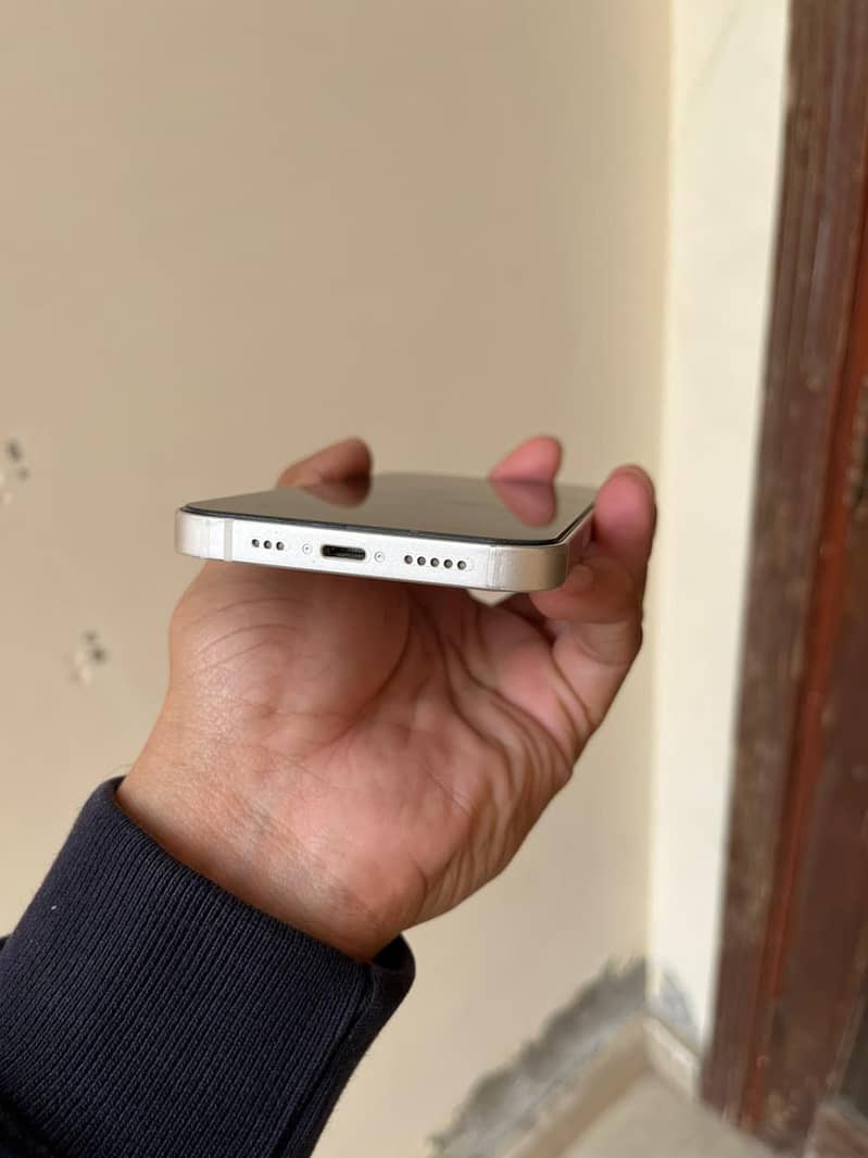 Apple iPhone 13 2