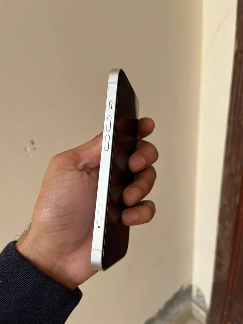 Apple iPhone 13 3