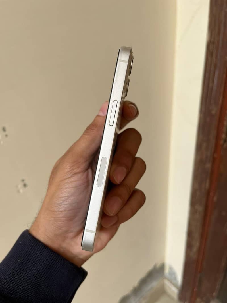 Apple iPhone 13 4