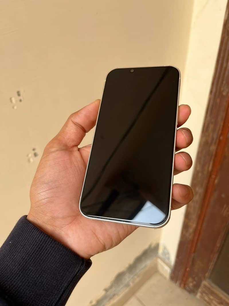 Apple iPhone 13 5