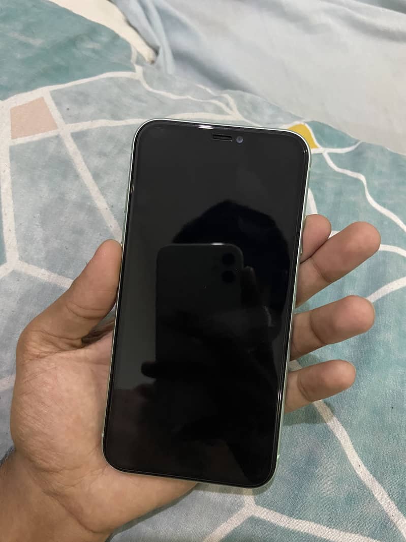 Apple iPhone 11 4