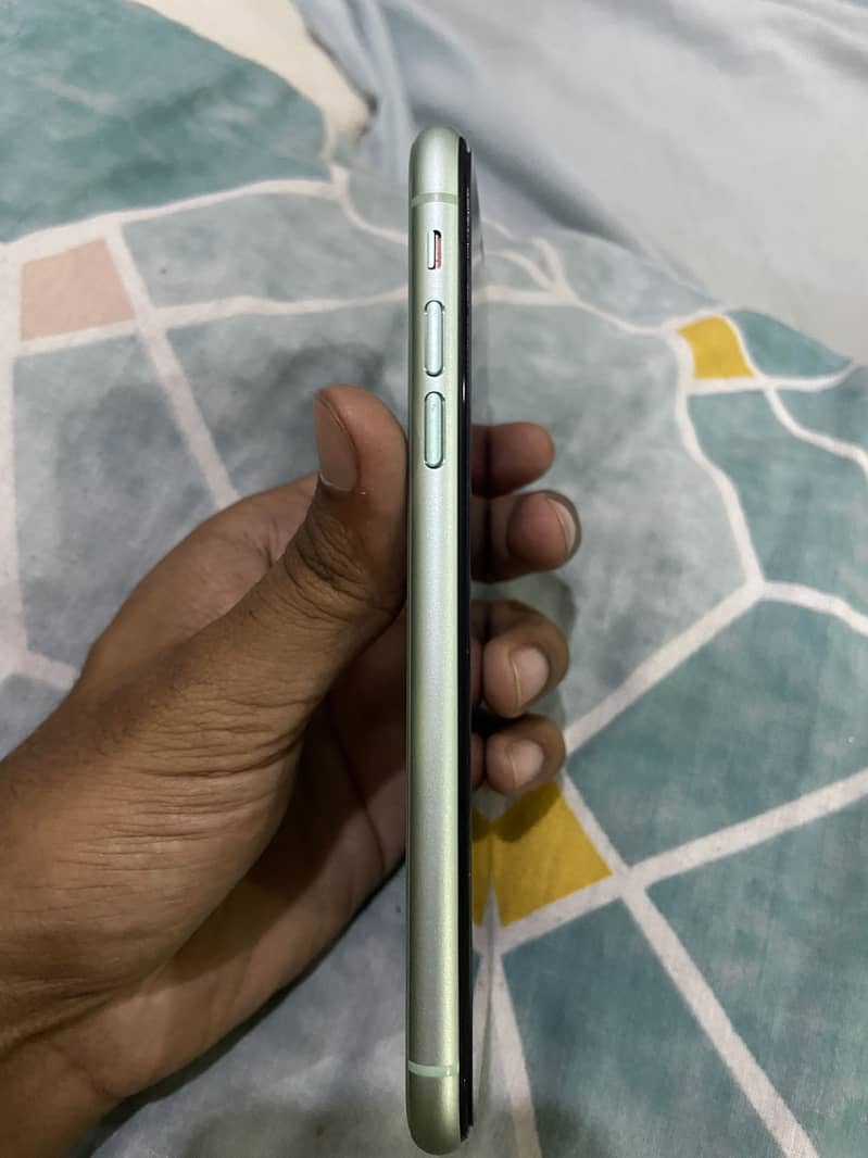Apple iPhone 11 7