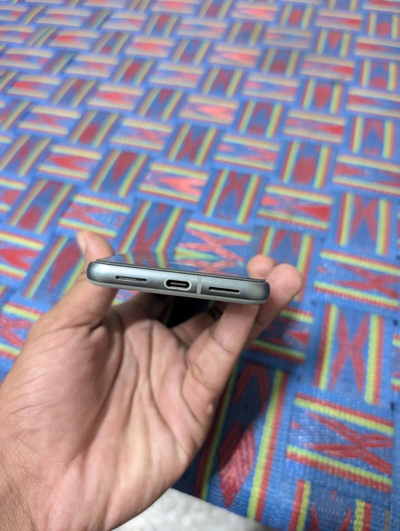 Google Pixel 8 4