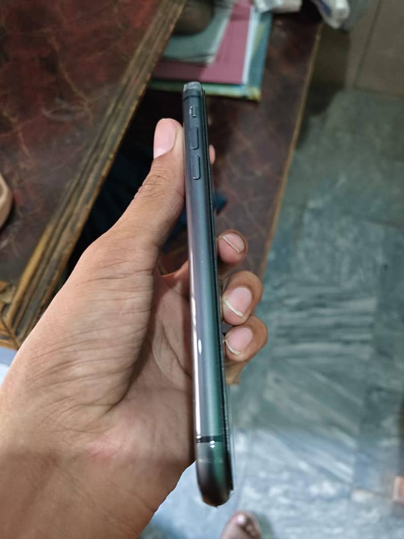Apple iPhone 11 7