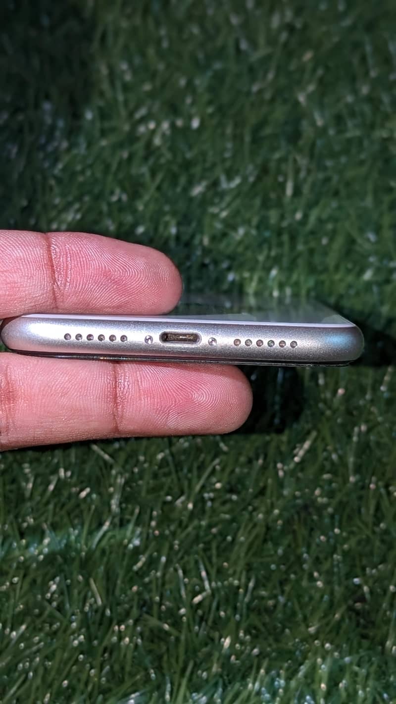 Apple iPhone 11 3