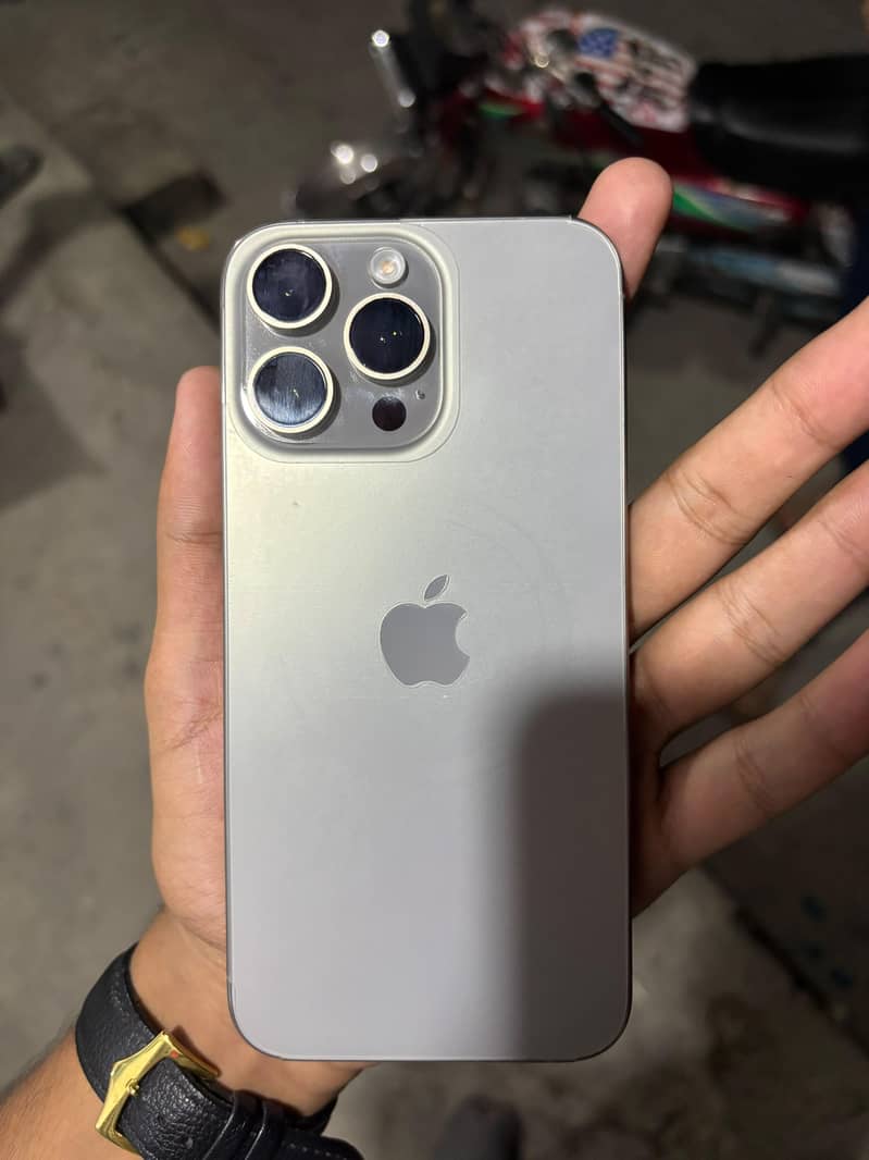 Apple iPhone 15 Pro Max 1