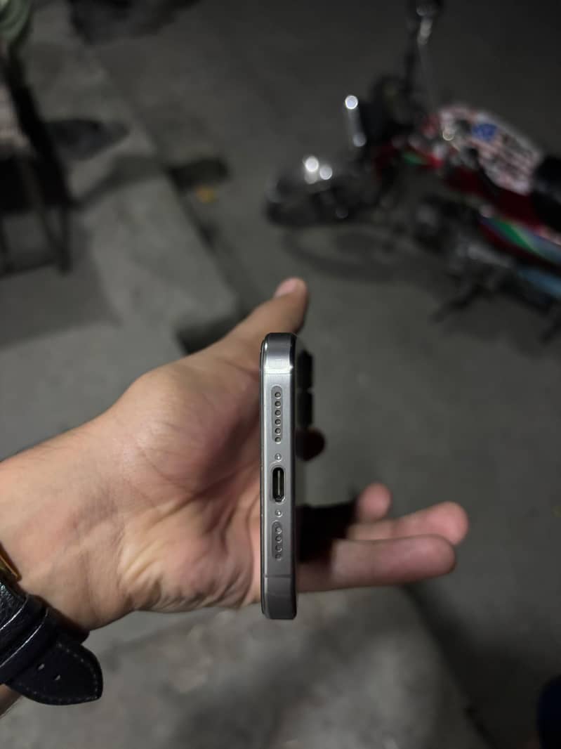 Apple iPhone 15 Pro Max 2
