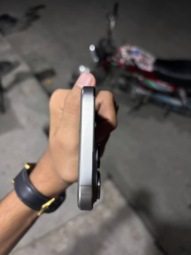 Apple iPhone 15 Pro Max 3