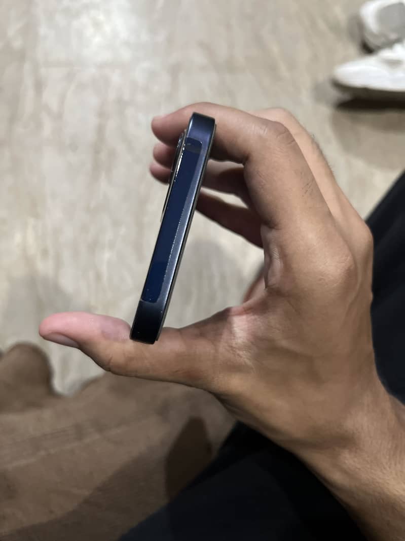Apple iPhone 12 2